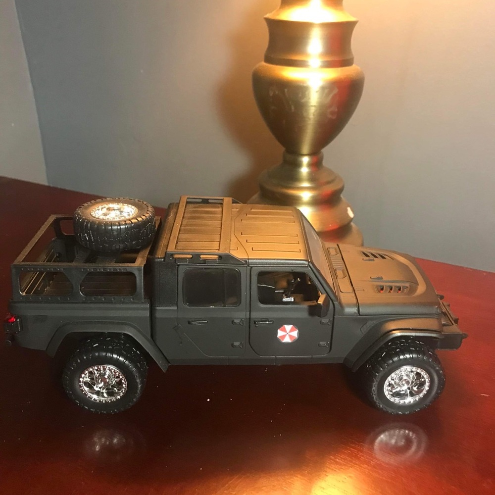 1:24 custom jeep gladiator raccoon city umbrella corporation